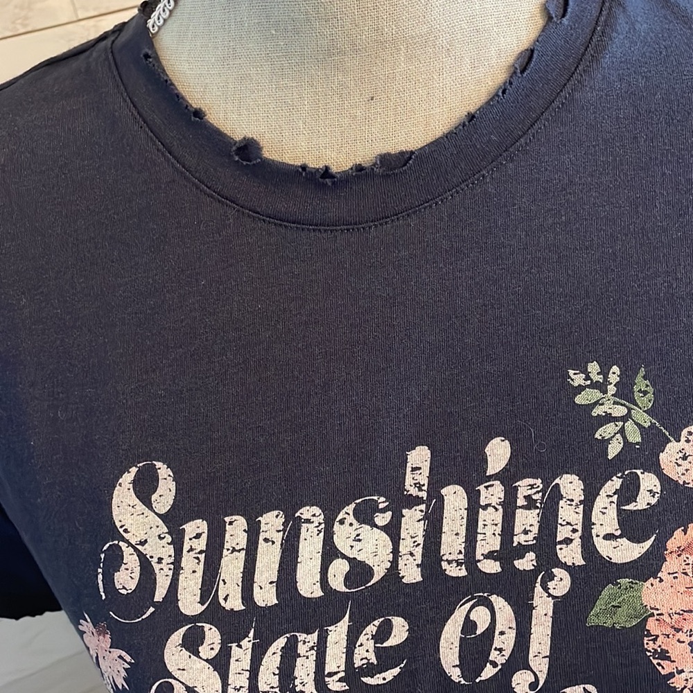 Destructed tee - Picture 3 of 4